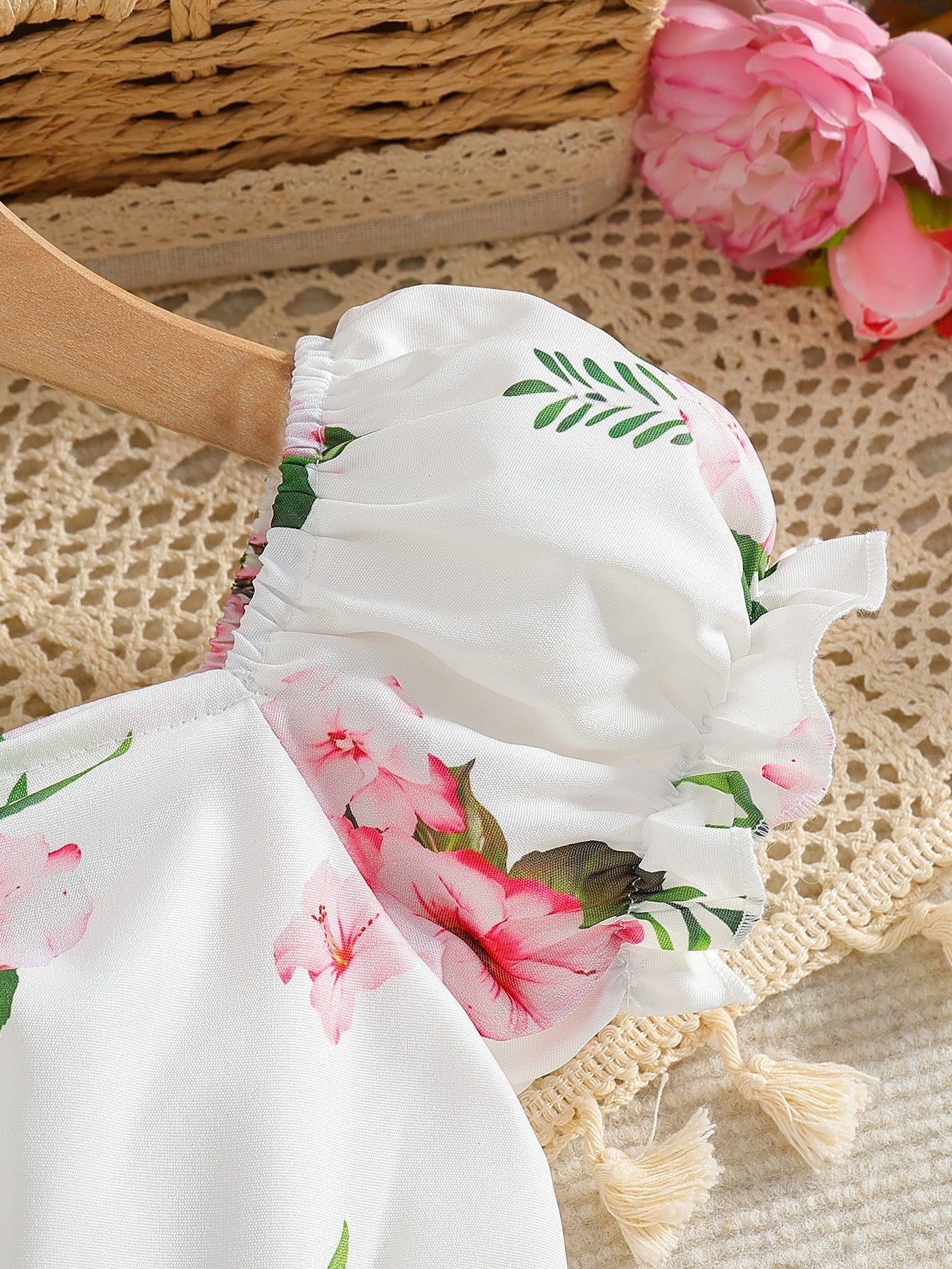 Imported 🌸 Girls’ White French Princess Dress – Pink Floral Lantern Sleeve Summer Outfit